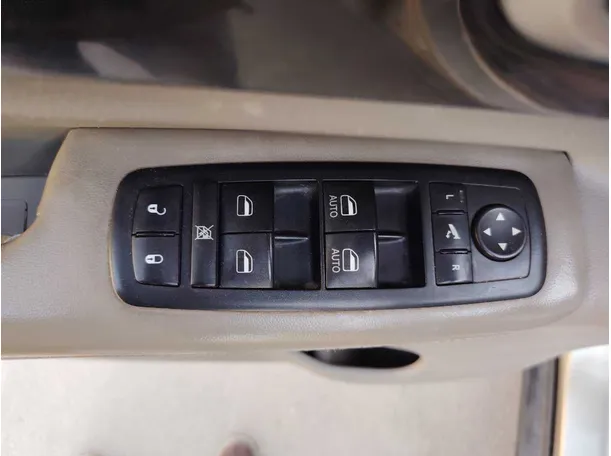 Car image 26