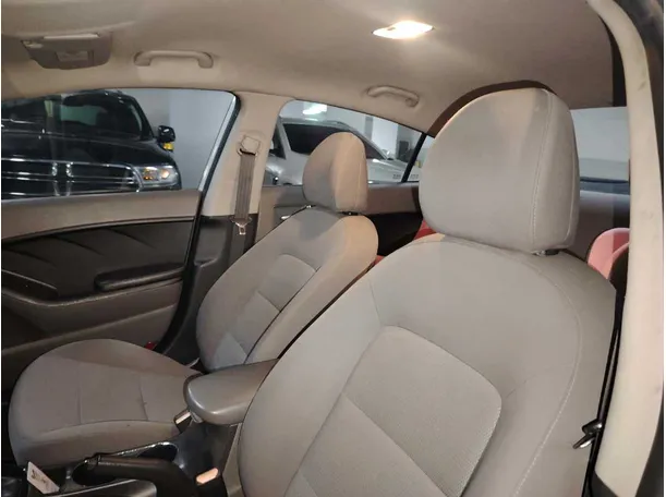 Car image 16