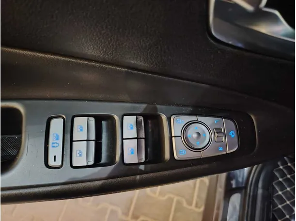 Car image 35