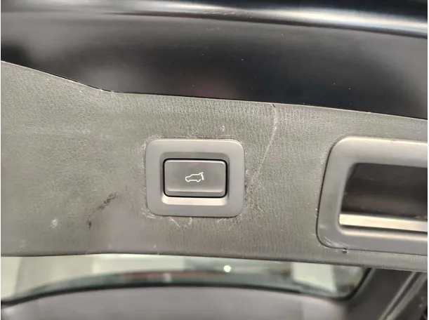 Car image 32