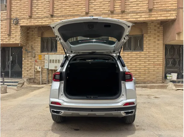 Car image 19