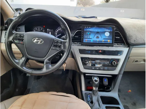 Car image 15