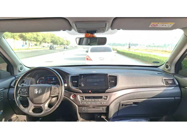 Car image 17