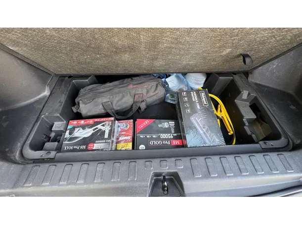 Car image 23