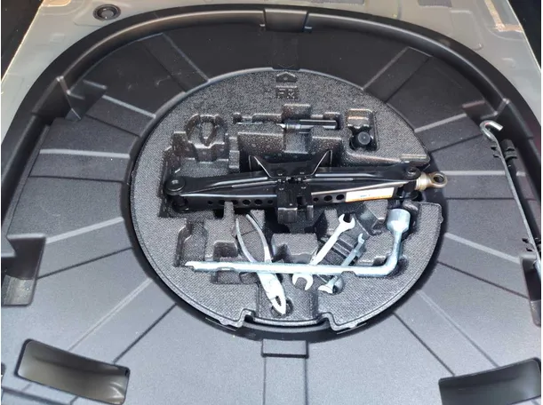 Car image 29