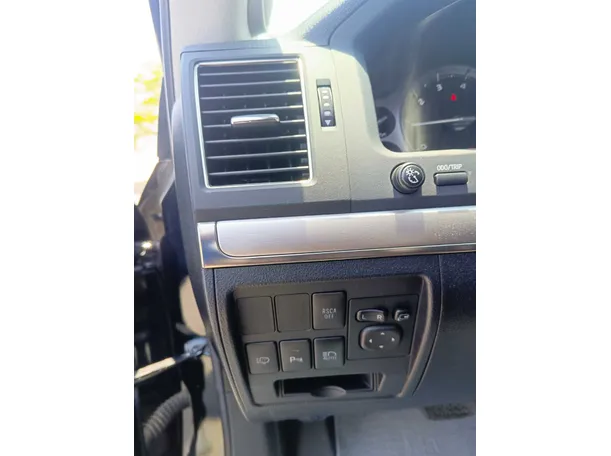 Car image 35