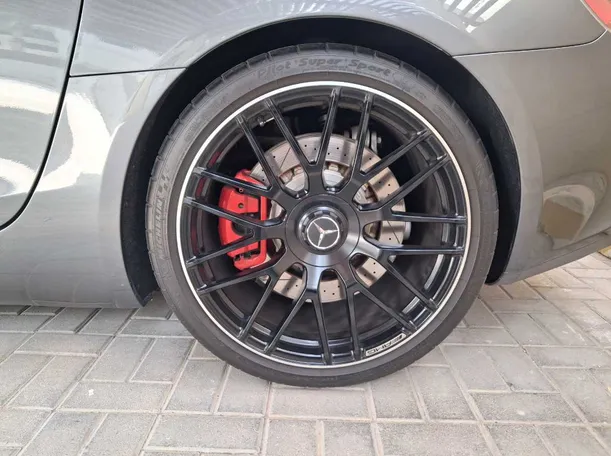 Car image 9