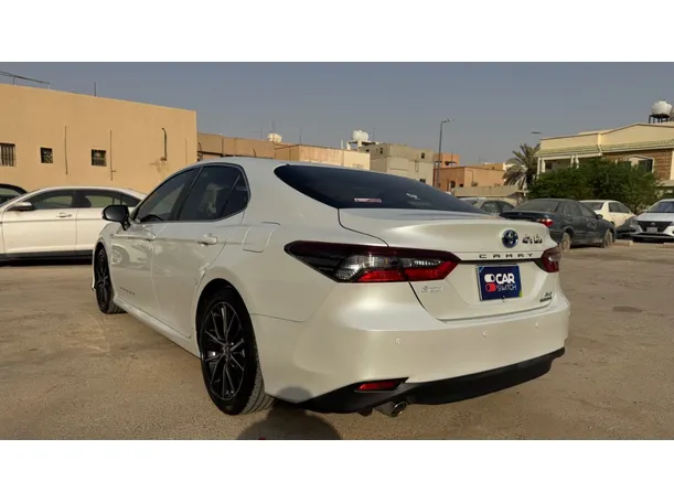 Car image 7