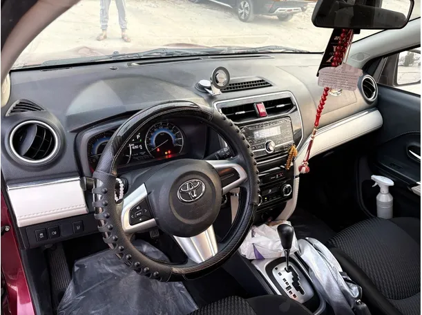 Car image 13