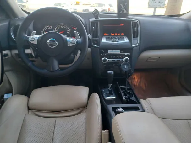 Car image 16
