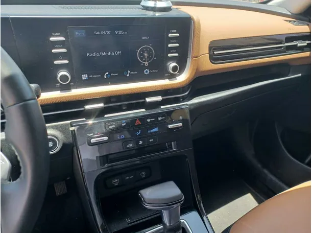 Car image 18