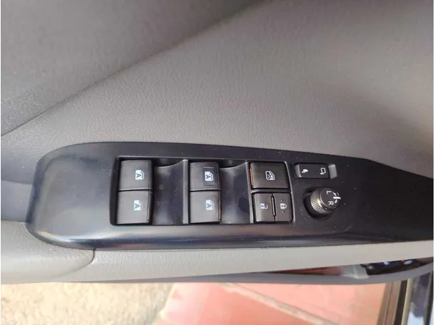 Car image 36