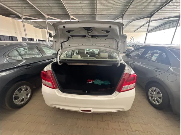 Car image 16
