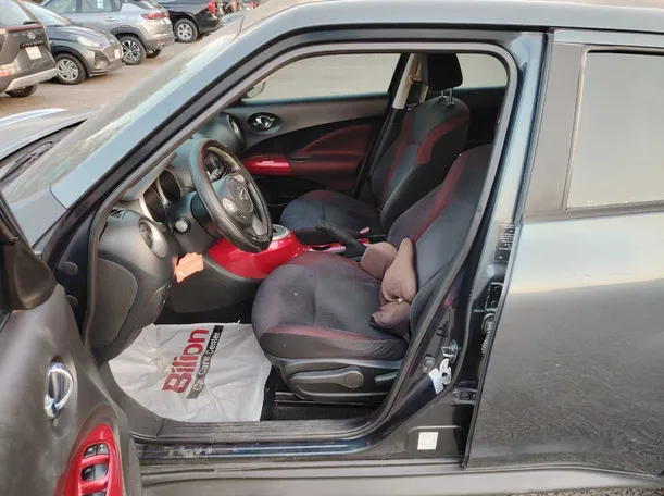 Car image 12