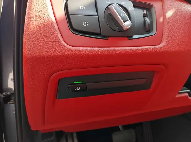 Car image 27