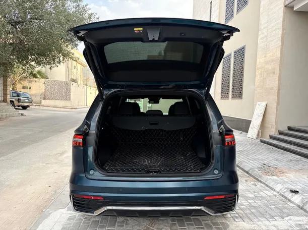 Car image 25