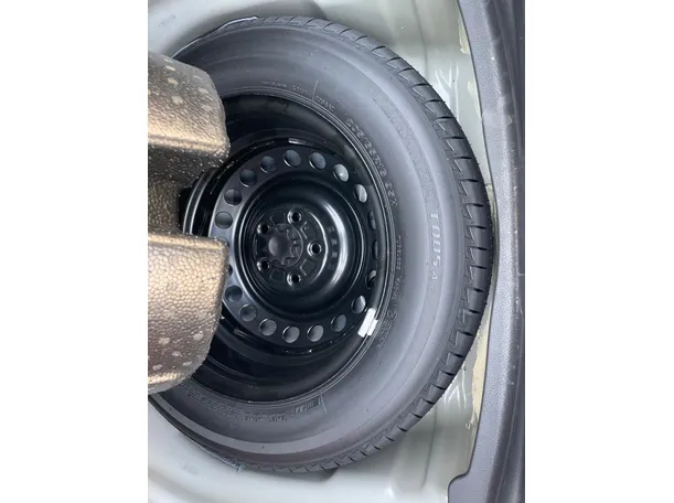 Car image 23