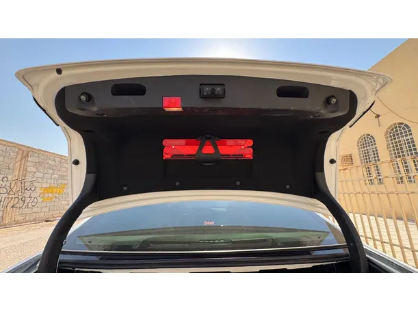 Car image 22