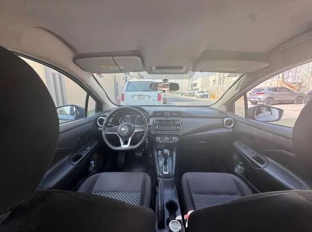 Car image 14