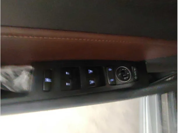 Car image 28