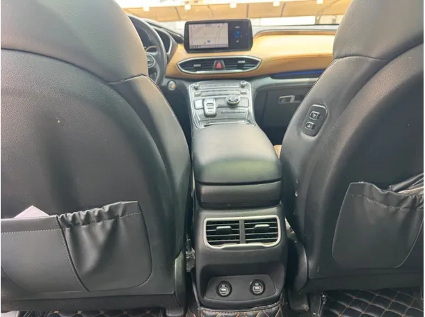 Car image 23