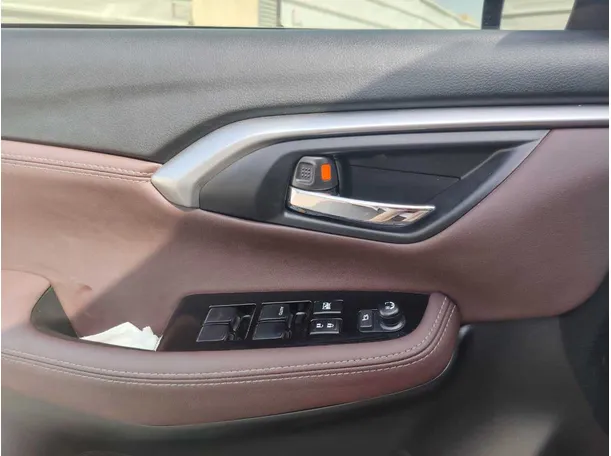 Car image 30