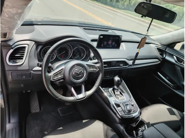 Car image 13