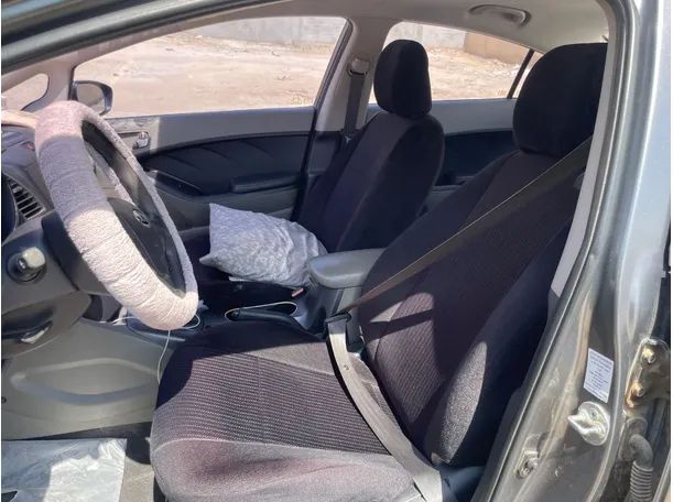 Car image 12