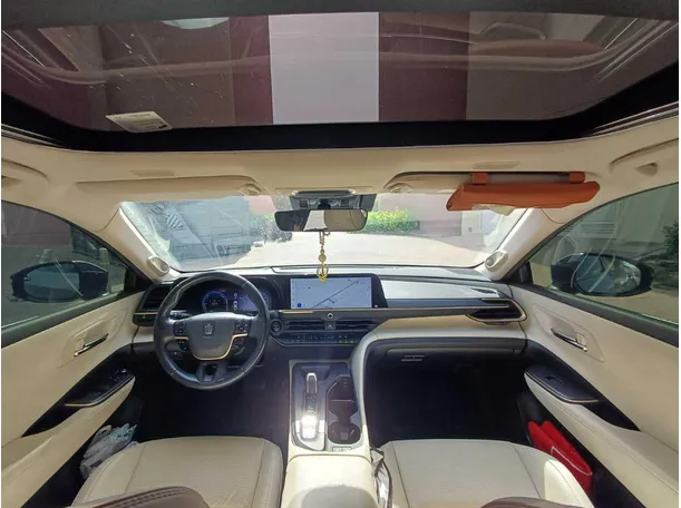 Car image 17