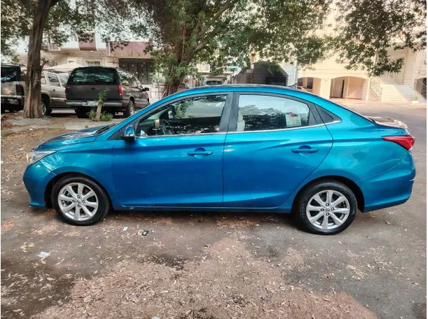 Car image 8