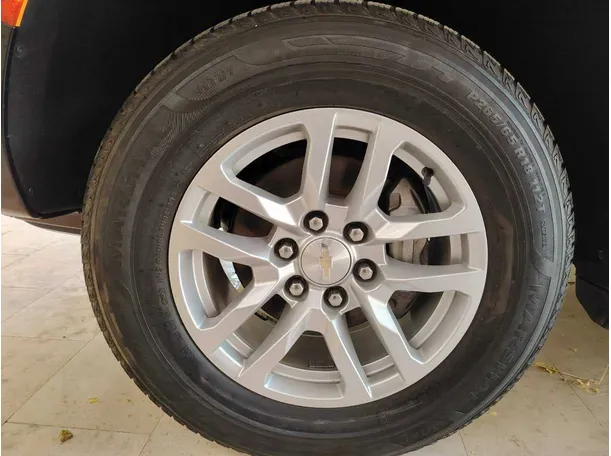 Car image 10