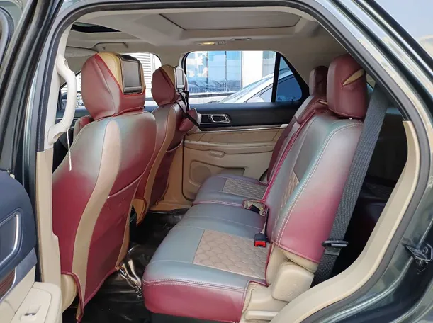 Car image 13