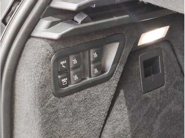 Car image 35
