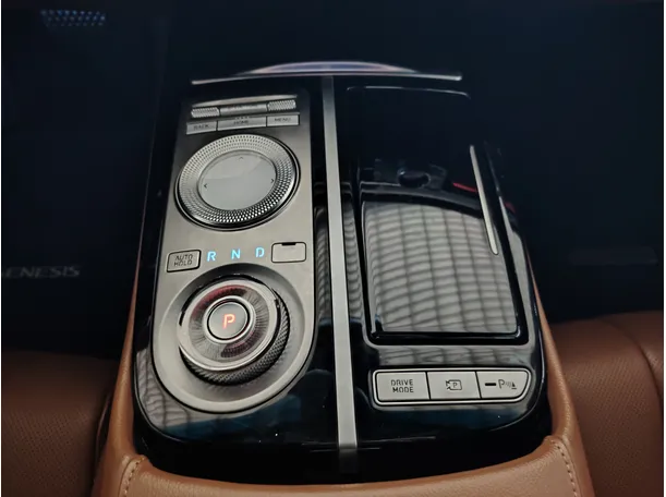 Car image 25