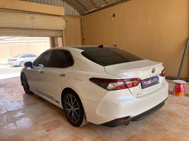 Car image 7