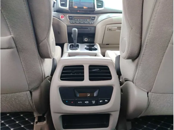 Car image 30