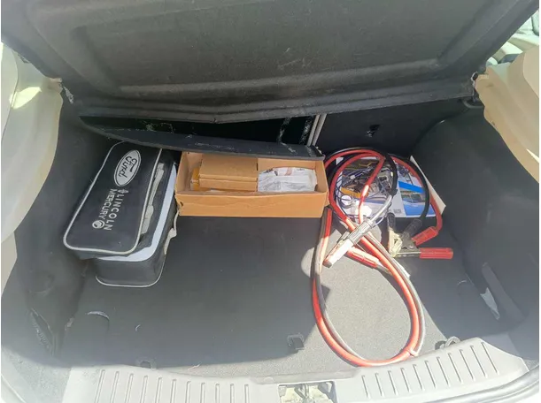 Car image 26