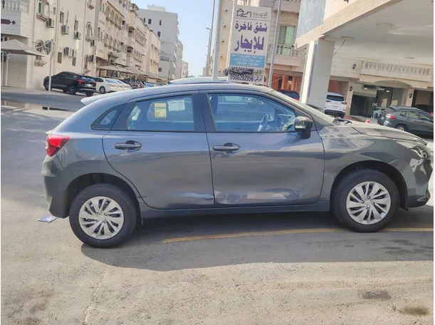 Car image 4