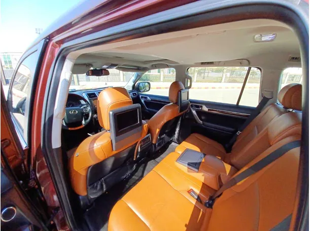 Car image 12