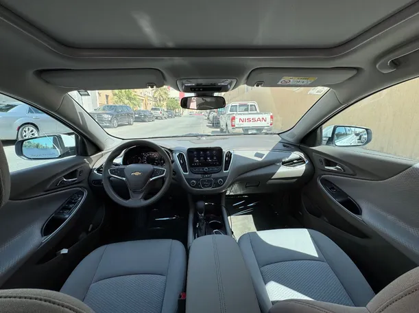 Car image 14