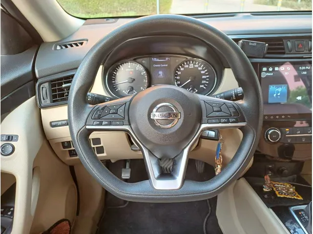 Car image 18
