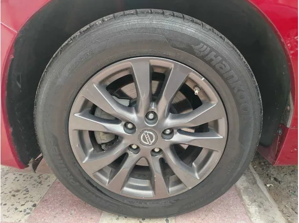 Car image 12