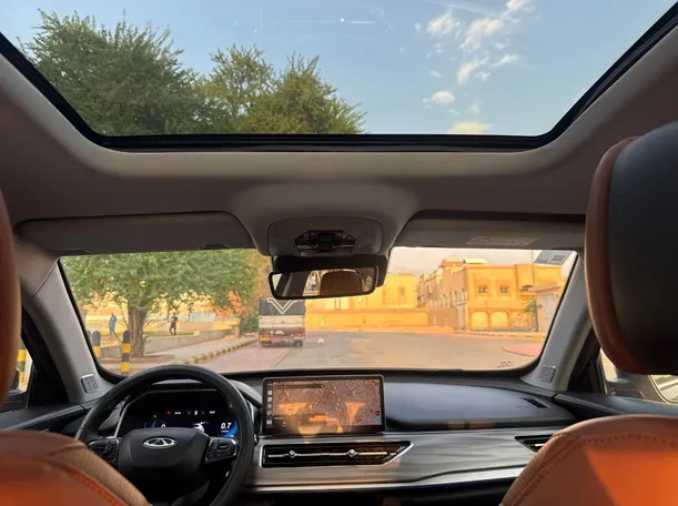 Car image 14