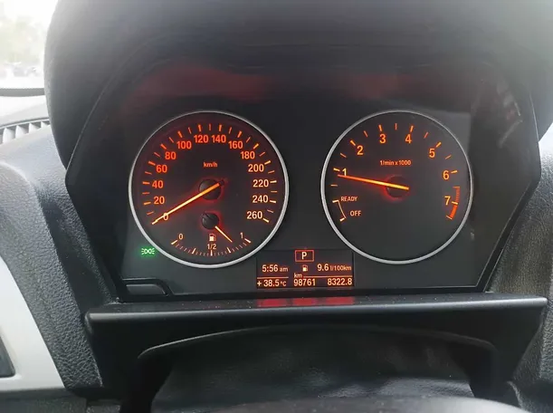 Car image 17