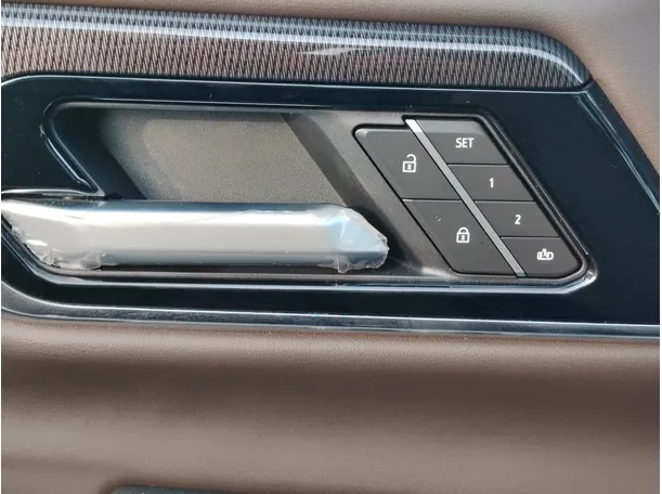 Car image 27