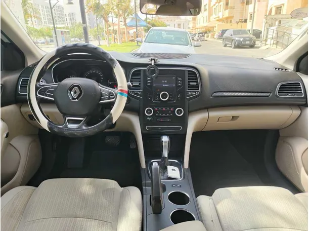 Car image 18