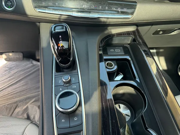 Car image 17