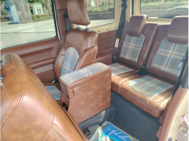 Car image 14