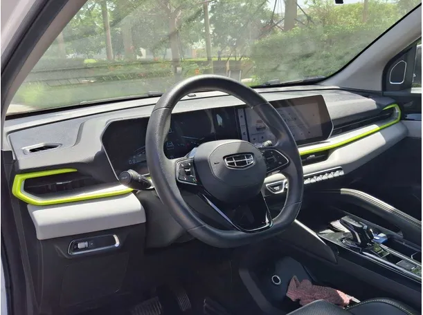 Car image 11