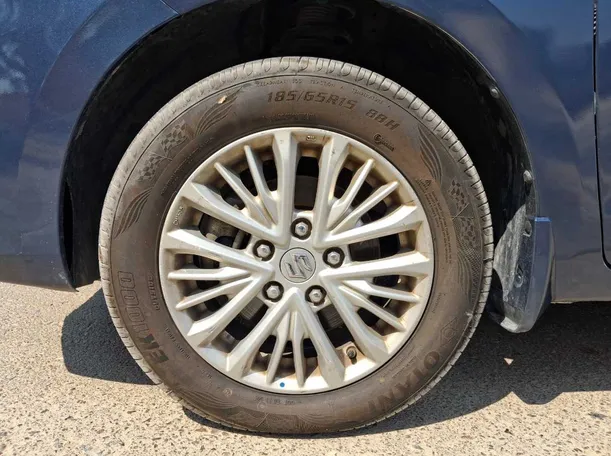Car image 9